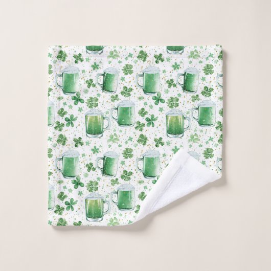 Elegant Green Beer Mugs and Shamrocks White Bad Handdoek (Wasdoekje)