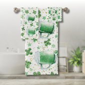 Elegant Green Beer Mugs and Shamrocks White Bad Handdoek