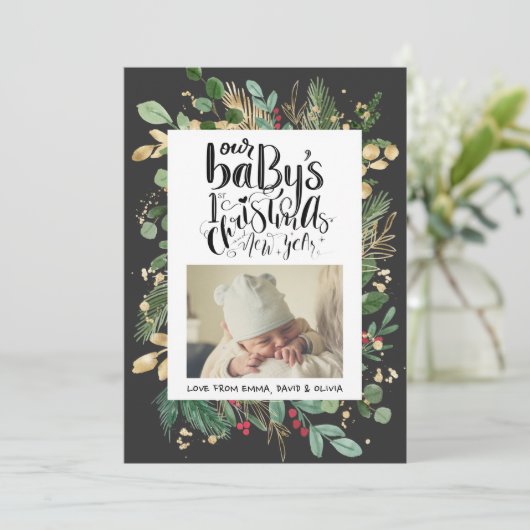 Elegant Greenery Gold Berry Baby Eerste Kerstmis Feestdagenkaart (Staand voorkant)