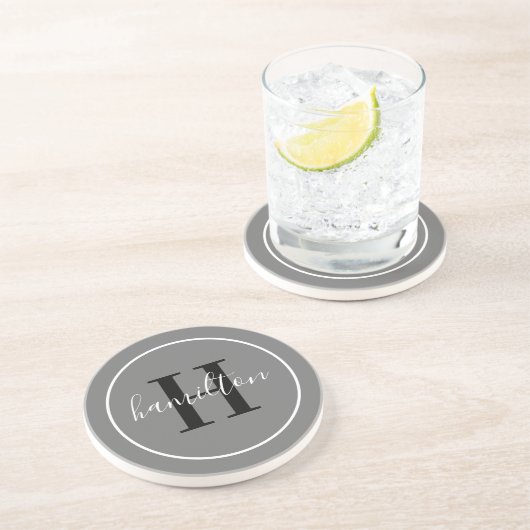 Elegant Grey Black Round Custom Monogram Initiaal Zandsteen Onderzetter (Zijkant)