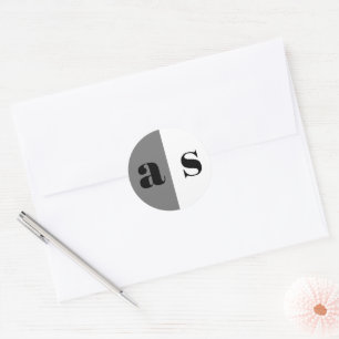 Elegant grijze monogram envelop bruiloft ronde sticker