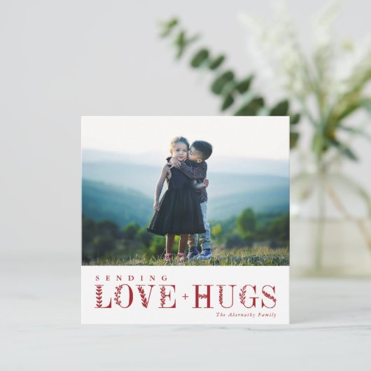 Elegant groen belettering liefde knuffels rood | F Feestdagenkaart (Staand voorkant)