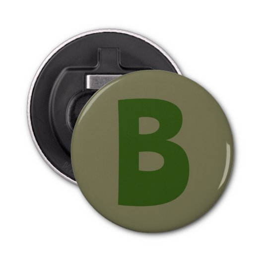Elegant Groen Monogram Initiaal Letter Button Flesopener (Voorkant)