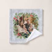 Elegant Holly Wreath Merry Christmas Photo (Gant de toilette)