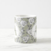 Elégant jardin Rose à Sage Green Monogram Mug (Centre)