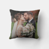 Elegant Jonggehuwd Paar Trouwfoto Monogram Kussen (Achterkant)