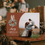 Élégant Joyeux Carte photo de Noël<br><div class="desc">Un charmant Carte photo de Noël Joyeux,  un mélange parfait de chaleur et de nostalgie qui fera la joie de Noël ! 🎄 ✨ Conçu par Cava Party Design</div>