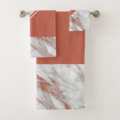 Elegant koper Roos Gold en witte marmer |Monogram Bad Handdoek (Insitu)