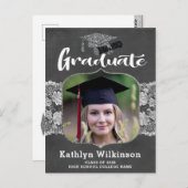 Elegant Lace Chalkboard Photo Afstudeerder Invitat Briefkaart (Voorkant / Achterkant)