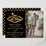 Elégant Las Vegas Destination Faire-part de mariag<br><div class="desc">Annoncez votre mariage dans le style avec ces cartes à faire-part pressées en papier doré mariage à la mode de Las Vegas. Le libellé et la photo modèles sont faciles à personnaliser et votre famille et vos amis seront ravis quand ils recevront ces fabuleuses cartes de faire-part.</div>