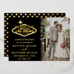 Elégant Las Vegas Destination Faire-part de mariag<br><div class="desc">Annoncez votre mariage dans le style avec ces cartes à faire-part pressées en papier doré mariage à la mode de Las Vegas. Le libellé et la photo modèles sont faciles à personnaliser et votre famille et vos amis seront ravis quand ils recevront ces fabuleuses cartes de faire-part.</div>