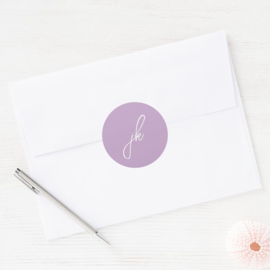 Elegant Lila Schrift Monogram Huwelijk Ronde Sticker (Envelop)