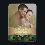 Elégant Magnet Réservez la date photo Peacock<br><div class="desc">Beau vert émeraude, bleu paon et or photo Magnet Réservez la date paon. Ces Magnet Réservez la date de paon magnifiques sont facilement customisés pour votre événement en choisissant simplement le bouton "Customisez-le!" pour commencer à ajouter votre photo, les détails de l'événement, le style de police, la taille et la...</div>