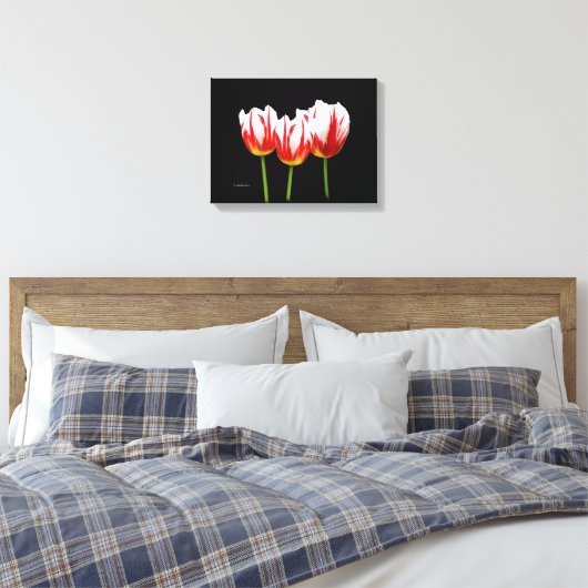 Elegant Maple Leaf Tulips Canvas Afdruk (Insitu (Slaapkamer))