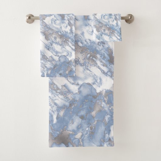 Elegant Marble White Dusty Blue Silver Faux Folie Bad Handdoek (Insitu)