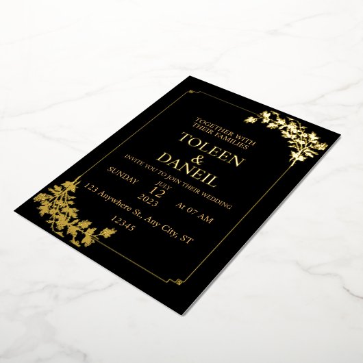 Élégant mariage Black and Gold Foil Invitation (Rotation)