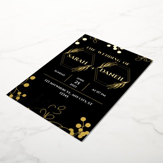 Élégant mariage Black and Gold Foil Invitation (Rotation)