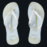 Élégant Mariage Bridesmaid bleu clair et doré<br><div class="desc">Ces tongs de mariage élégants sont une excellente façon de remercier et de reconnaître vos demoiselles d'honneur, tout en donnant à leurs pieds un repos après une longue journée. La belle conception présente un design élégant avec des frilles dorées en dentelle sur un arrière - plan bleu clair en poudre...</div>