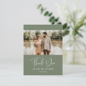 Elégant mariage de couleur vert sauge foncé Merci  (Debout devant)