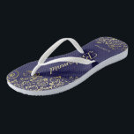 Elégant Mariage de femme de chambre bleu marine<br><div class="desc">Ces tongs de mariage élégants sont une excellente façon de remercier et de reconnaître vos demoiselles d'honneur, tout en donnant à leurs pieds un repos après une longue journée. Le design élégant est orné de dentelles dorées sur un arrière - plan bleu marine et de lettres de script dorées de...</div>