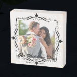 Élégant mariage Keepsaké photo personnalisée<br><div class="desc">Un mariage élégant et moderne garde le bloc photo en bois avec l'une de vos photos préférées de votre grand jour.</div>