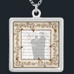 Elégant Mariage papillon Carré Collier argent<br><div class="desc">Personnalisez ce joli collier pour avoir comme faveurs de mariage à votre réception de mariage ou pour en avoir un vous-même en souvenir de votre journée spéciale. Ce collier est aussi le cadeau parfait pour la mariée fourmi sa douche nuptiale. Personnalisez en ajoutant votre photo.</div>