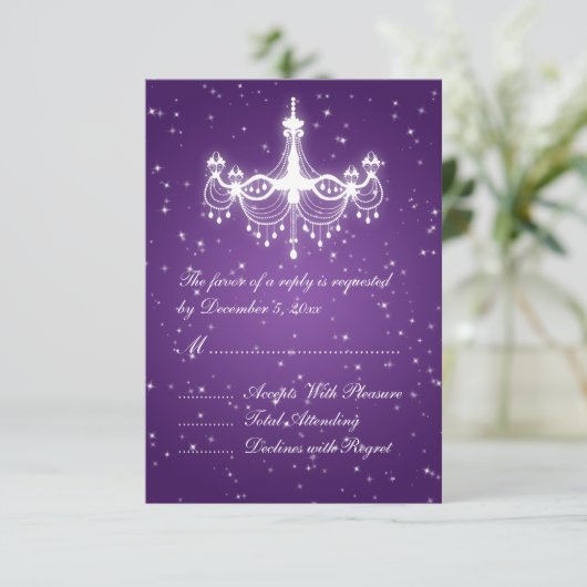 Elégant Mariage RSVP Sparkling Chandelier violet (Debout devant)