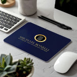 Élégant Marine Blue Leather Luxury Gold ROUND Logo<br><div class="desc">Améliorez votre espace de travail grâce à ce tapis de souris en cuir bleu haute qualité NAVY, conçu pour combiner style et fonctionnalité. Doté d'un logo doré luxueux et d'une option permettant d'ajouter deux lignes de texte personnalisé, ce pavé de souris est parfait pour personnaliser avec votre nom, entreprise, entreprise...</div>