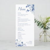 Elégant menu Mariage avec délicate fleurs bleues (Debout devant)