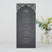 Élégant menu mariage rustique en damier à fleurs (Debout devant)