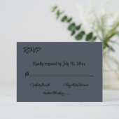Elegant Minimal Script Dusky Blue Modern Wedding RSVP Kaartje (Staand voorkant)