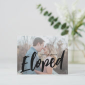 Elegant Minimale Script Photo We hebben bruiloft u Aankondigingskaart (Staand voorkant)