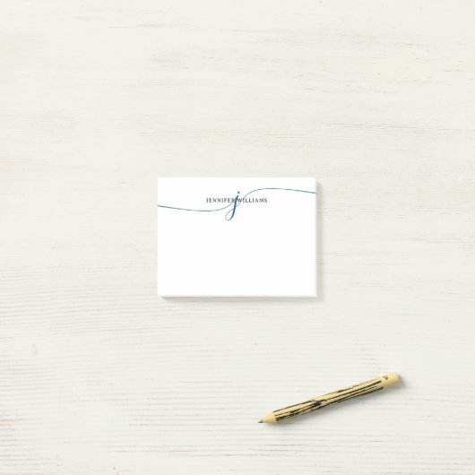 Elegant minimalistisch marineblauw script monogram post-it® notes (Op bureau)