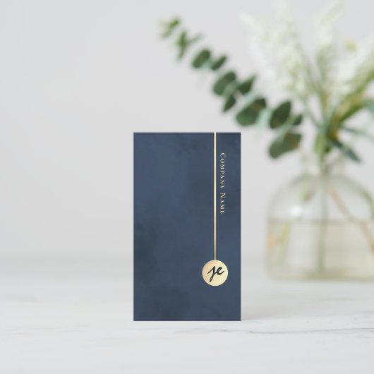 Elegant minimalistisch monogram marine blauw en go visitekaartje (Staand voorkant)