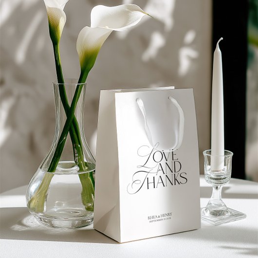 Elegant Modern Black & White Wedding Welcome Medium Cadeauzakje