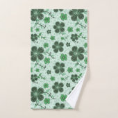 Elegant, Modern Flower Pattern on Green (Serviette à main)