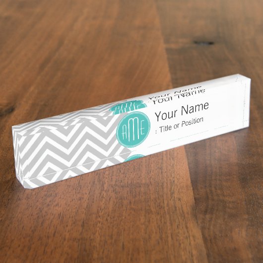 Elegant Modern Grijs Chevron en Mint Monogram Naambordje (Zijkant)