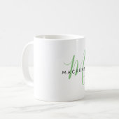 Elegant modern groen script monogram koffiemok (Voorkant links)