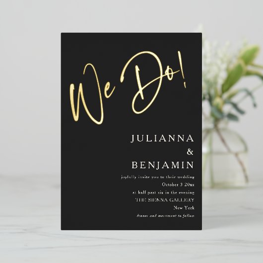 Elegant Modern Script Classy Wedding Black Gold Folie Uitnodiging (Staand Voorkant)
