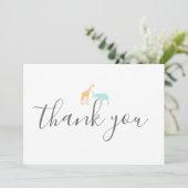 Elegant modern Script Giraffe Elephant Baby shower Bedankkaart (Staand voorkant)