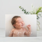 Elegant modern script naam twee foto geboorte aankondiging (Staand voorkant)