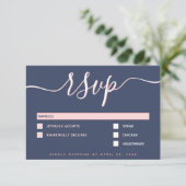 Elegant & Modern Script Navy & Blush Wedding RSVP (Staand voorkant)
