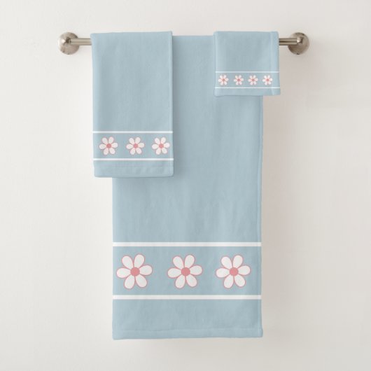 Elegant, Modern White Flowers on Light Blue Bad Handdoek (Insitu)
