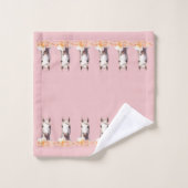 Elegant, Modern White Horses with Flowers on Pink Bad Handdoek (Wasdoekje)