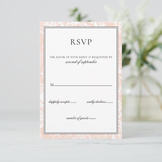 Élégant Monogram Blush Floral Wedding rsvp (Debout devant)