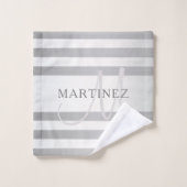 Elegant monogram Faux Silver Gradient Gray Stripes Bad Handdoek (Wasdoekje)