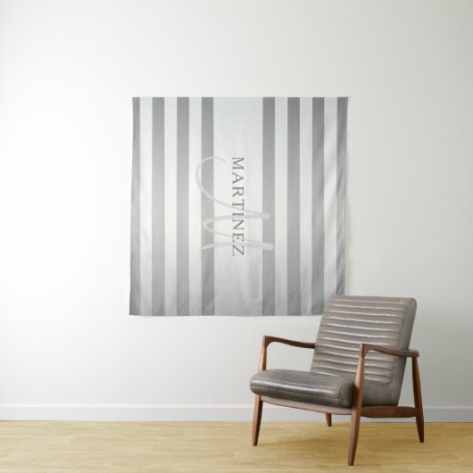 Elegant monogram Faux Silver Gradient Gray Stripes Wandkleed (In Situ (horizontaal))