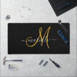 Élégant Monogram Gold Black<br><div class="desc">Nom de script original et blanc monogrammé en or personnalisé sur un arrière - plan noir. Un style typographique minimaliste et tendance.</div>