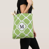 Elegant Monogram Green Quatrefoil Pattern Draagtas (Dichtbij)