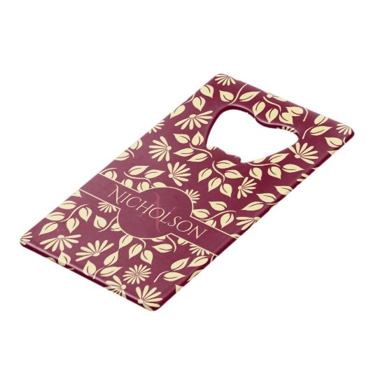 Elegant Monogram Naam Leaf Daisy Pattern Burgundy Kredietkaart Flessenopener (Achterkant Gekanteld)